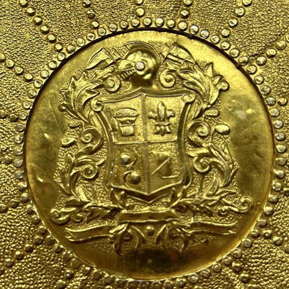 Vintage lidded tin marked  “Guildcraft” NewYork USA - Picture 10 of 11